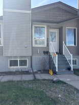 9540-9150 150 St NW in Edmonton, AB - Building Photo