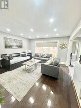 48 McCandless Ct in Milton, ON - Building Photo - Building Photo