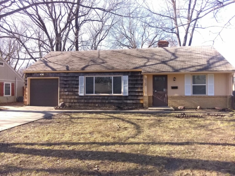 2222 W 77th St in Prairie Village, KS - Building Photo