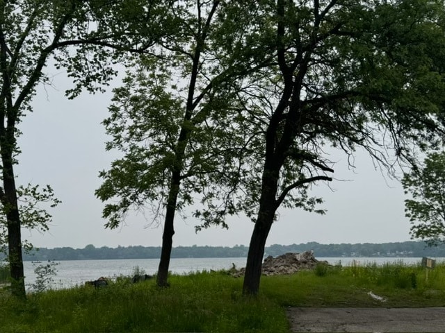 728 N Lakeview Dr in Round Lake, IL - Foto de edificio - Building Photo
