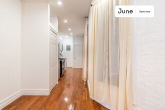 826 9th Ave in New York, NY - Foto de edificio - Building Photo