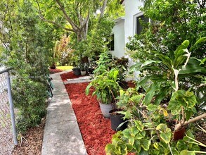 1933 SW 17th Ct in Miami, FL - Building Photo - Building Photo