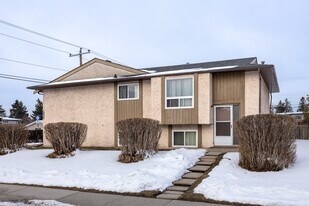 1835 41 St SE in Calgary, AB - Building Photo