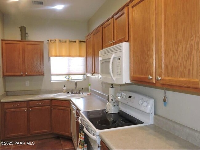 4976 Summit Cir in Prescott, AZ - Foto de edificio - Building Photo