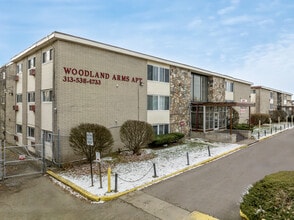 Veridian Group LLC, DBA Woodland Arms Apartments in Detroit, MI - Building Photo - Building Photo