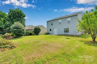 1828 Rustic Barn Dr in Huntersville, NC - Building Photo - Building Photo