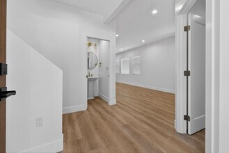 678 E 45th St in Los Angeles, CA - Building Photo - Building Photo