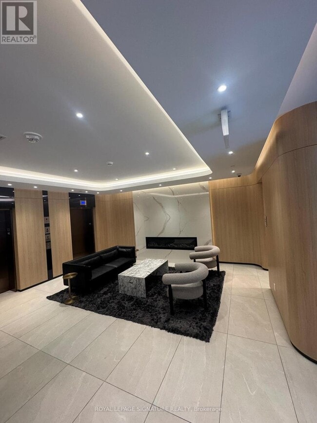 900 St Clair Ave W in Toronto, ON - Building Photo - Building Photo