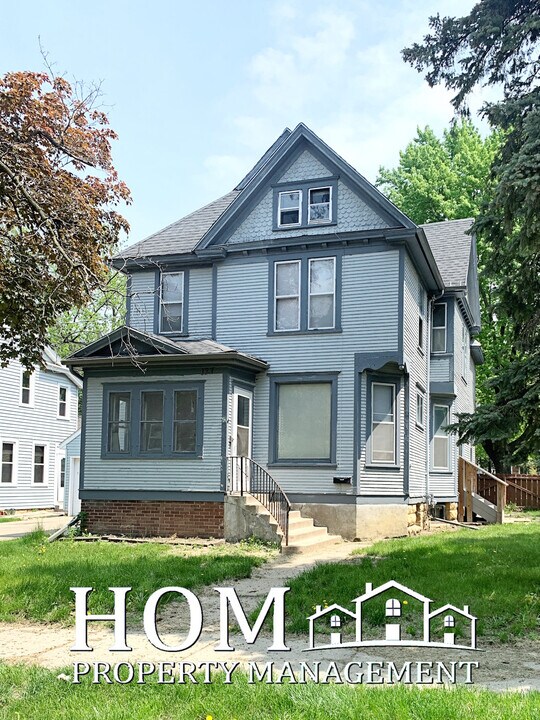 127 Center St in Mankato, MN - Building Photo