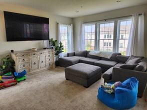 49 Aspen Way in Hopkinton, MA - Building Photo - Building Photo