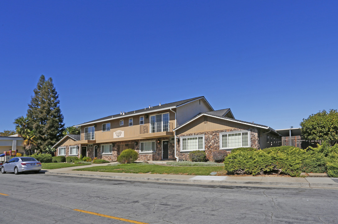 Willard Manor in Gilroy, CA - Building Photo