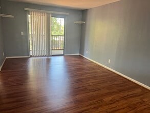 4535 Holly Tree Rd in Wilmington, NC - Foto de edificio - Building Photo