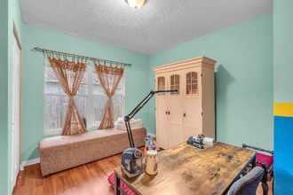 3501 Bishop Eddie Newkirk Wy in Tampa, FL - Foto de edificio - Building Photo