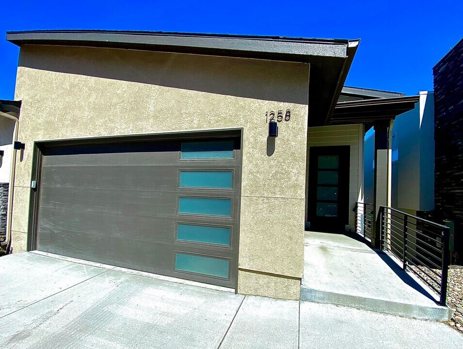 1246 E Echelon Rdg Ln in Boise, ID - Building Photo