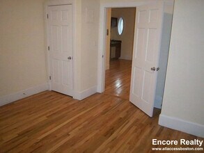 212 Hemenway St, Unit 1 in Boston, MA - Building Photo - Building Photo