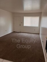 321 E Elm St in Hanford, CA - Building Photo - Building Photo