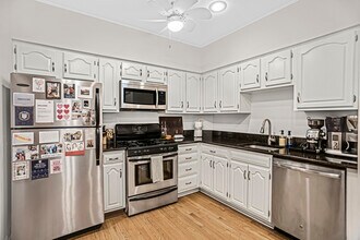 637 W Armitage Ave in Chicago, IL - Building Photo - Building Photo