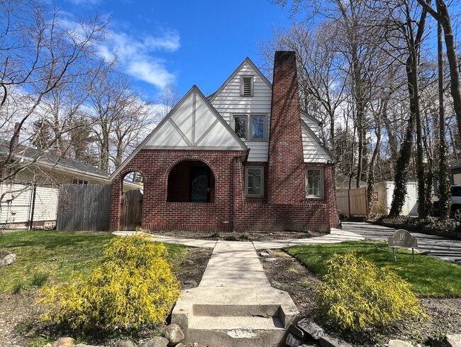 property at 16 Oakwood Rd