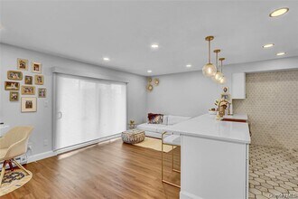 1 Anchorage Way in Freeport, NY - Building Photo - Building Photo