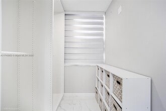 10000 NW 80th Ct, Unit 2101 in Hialeah Gardens, FL - Building Photo - Building Photo