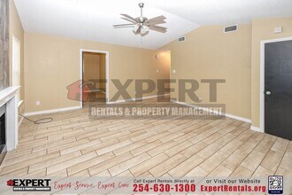 2213 Dickens Dr in Killeen, TX - Building Photo - Building Photo
