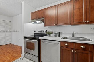 15600 SW 80th St, Unit L-203 in Miami, FL - Building Photo - Building Photo