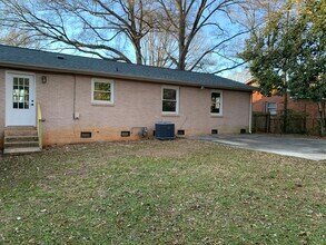 3733 Blandwood Dr in Charlotte, NC - Foto de edificio - Building Photo