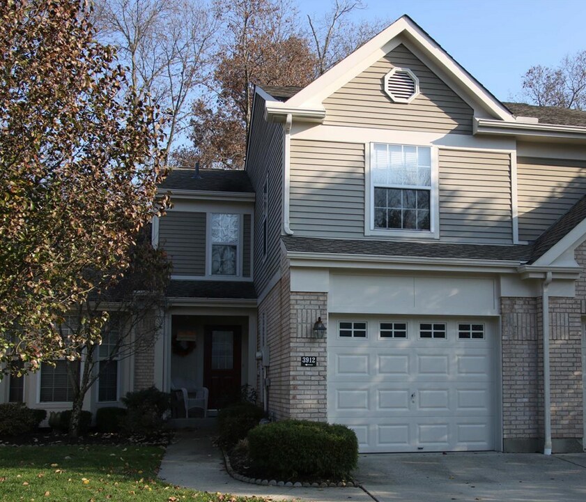 3912 Vineyard Green Dr, Unit 3912 in Cincinnati, OH - Foto de edificio