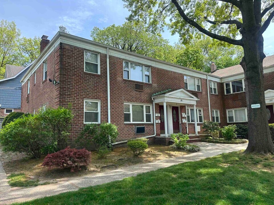 192 Hillside Ave in Leonia, NJ - Building Photo