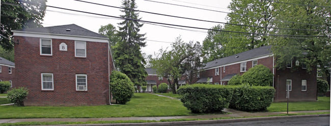 Sheffield Gardens in Englewood, NJ - Foto de edificio - Building Photo