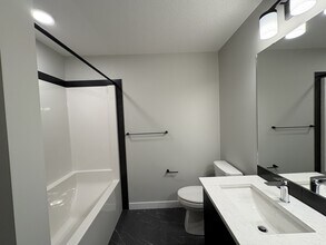15864-15827 27 Ave SW in Edmonton, AB - Building Photo - Building Photo