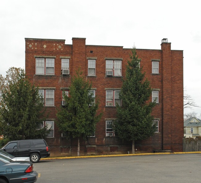940 9th Ave in Huntington, WV - Building Photo - Building Photo