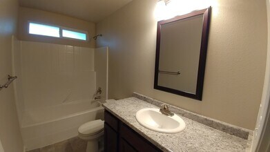 959 August Way in Redding, CA - Building Photo - Building Photo