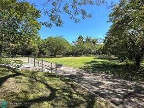 6205 SW 108th St in Miami, FL - Building Photo - Building Photo