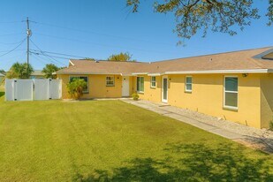 4532 SW 8th Pl in Cape Coral, FL - Building Photo