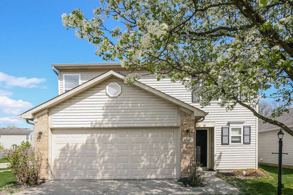 4327 Village Trace Dr in Indianapolis, IN - Building Photo