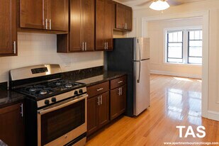 1948 W Wilson Ave, Unit 2 in Chicago, IL - Building Photo
