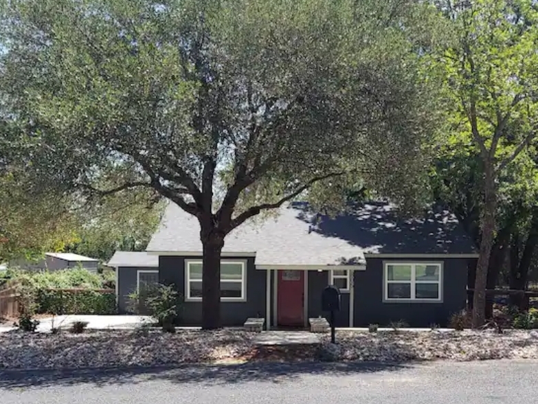 805 Ettie St in Fredericksburg, TX - Building Photo