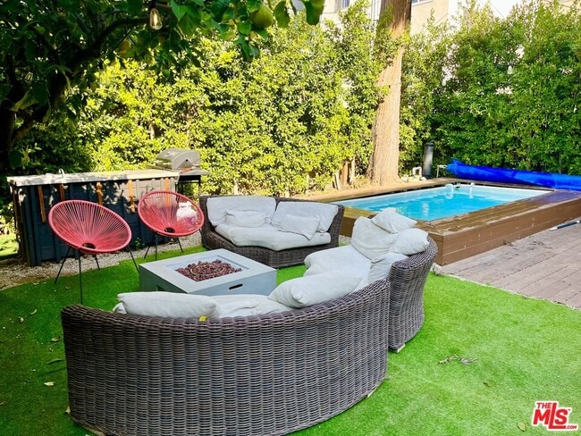 1006 N Crescent Heights Blvd in West Hollywood, CA - Building Photo - Building Photo