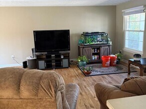 1733 Ellenwood Dr NE in Roswell, GA - Building Photo - Building Photo