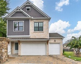 109 Village Green Ave in Woodstock, GA - Building Photo