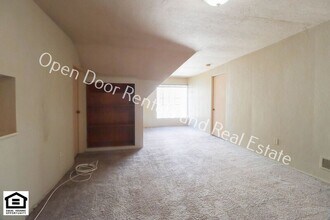 1007 Midway Dr in Auburn, IN - Building Photo - Building Photo