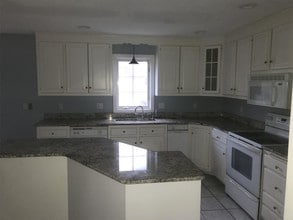 1 Lovley Dr in Southington, CT - Building Photo - Building Photo
