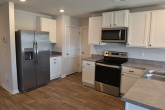 1712 Fox Trace Cir in Leland, NC - Building Photo - Building Photo