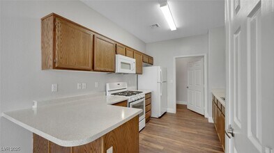 492 Parrot Beak St in Henderson, NV - Building Photo - Building Photo