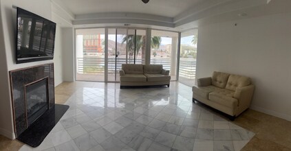 211 Moser Ave in Bullhead City, AZ - Foto de edificio - Building Photo