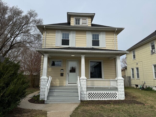 property at 1915 11th St