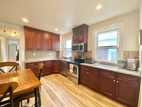 2 Parker Hill Ter, Unit 3 in Boston, MA - Foto de edificio - Building Photo