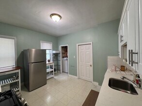 22 Spencer Ave, Unit 2 in Somerville, MA - Building Photo - Building Photo