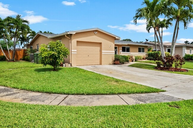 2251 NW 87th Ave in Pembroke Pines, FL - Building Photo - Building Photo